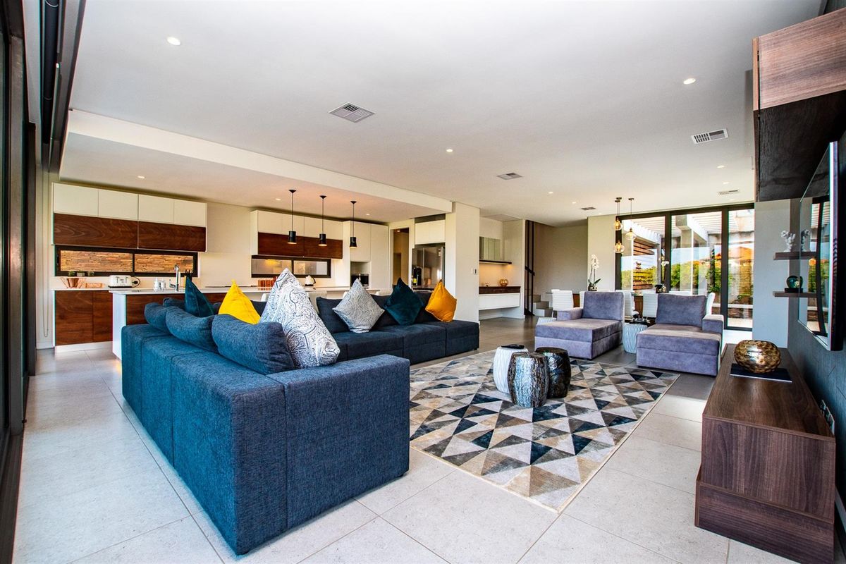 Fully Furnished Coastal Living in Prestigious Zimbali Estate - Photo 4