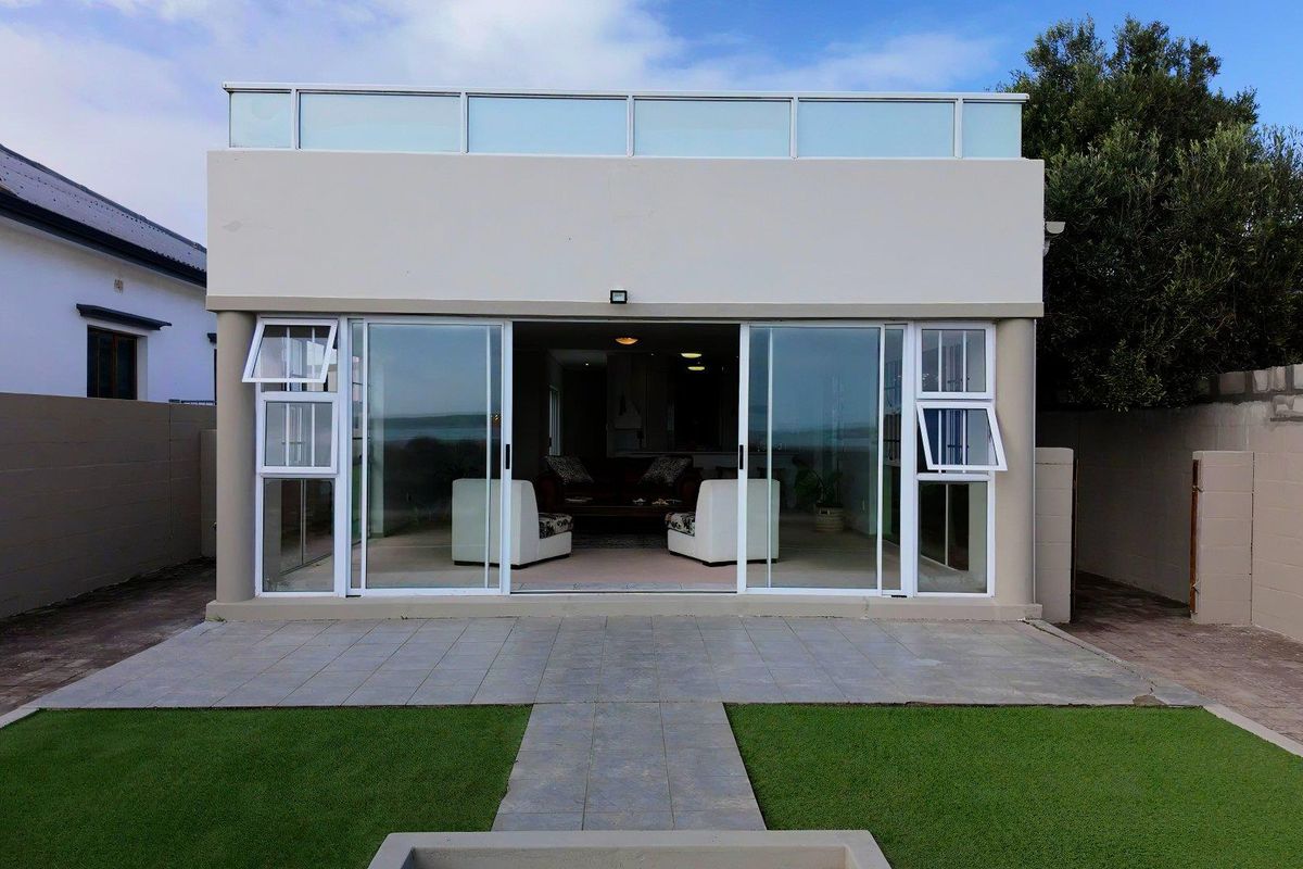Exquisite beachfront home in Langebaan - Photo 3
