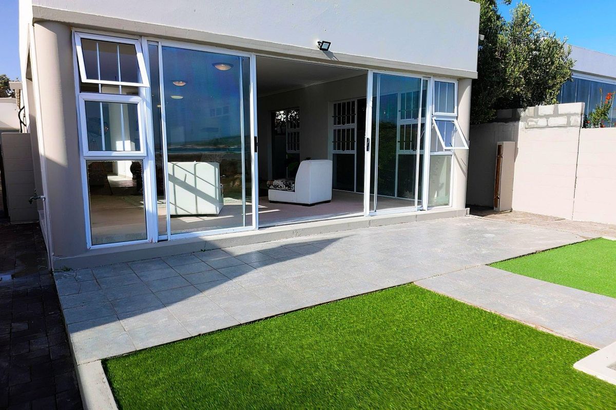 Exquisite beachfront home in Langebaan - Photo 4