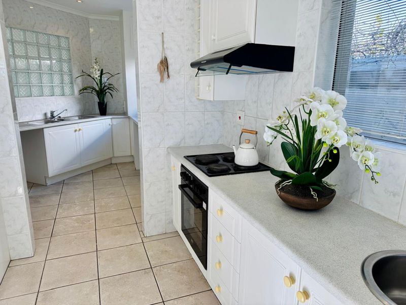 Exquisite beachfront home in Langebaan - Photo 9