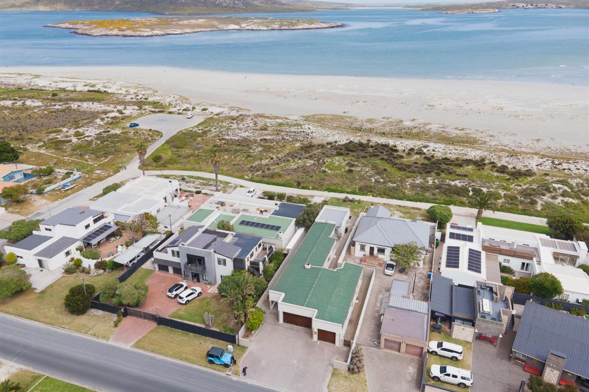 Exquisite beachfront home in Langebaan - Photo 2