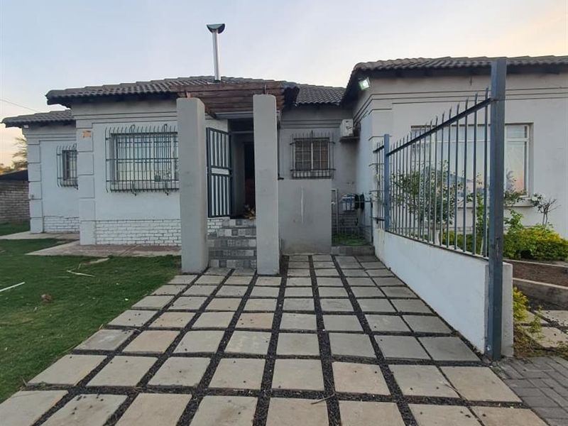 House To Rent in Hoeveld Park, Witbank - Photo 2