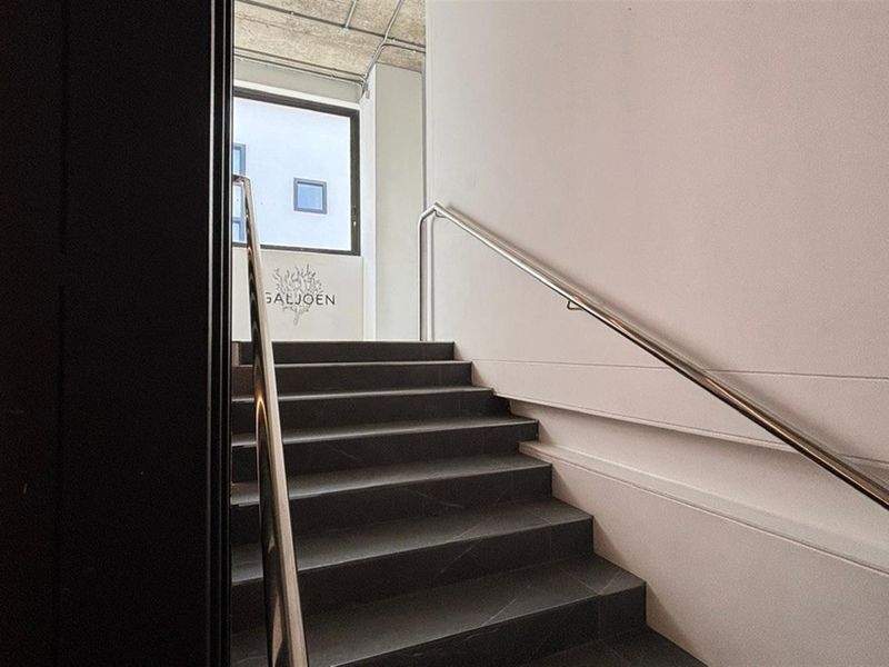 Immaculate Creative Space in Trend Setting Harrington Street - Photo 10