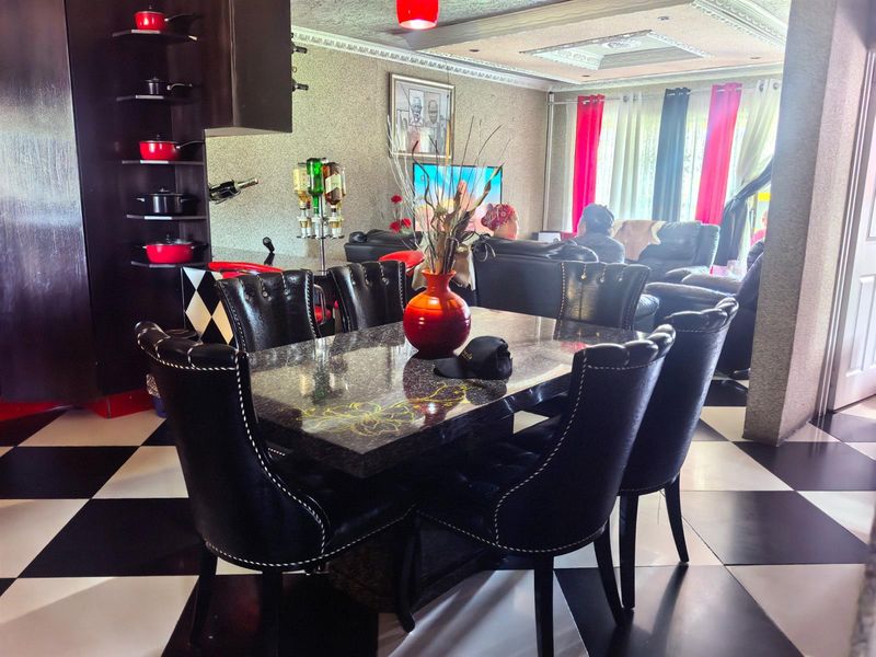 A Bold, Beautiful And Functional 3 Bedroom Home in Osizweni B - Photo 9