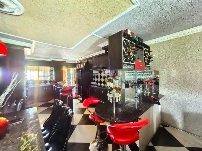 A Bold, Beautiful And Functional 3 Bedroom Home in Osizweni B - Photo 4