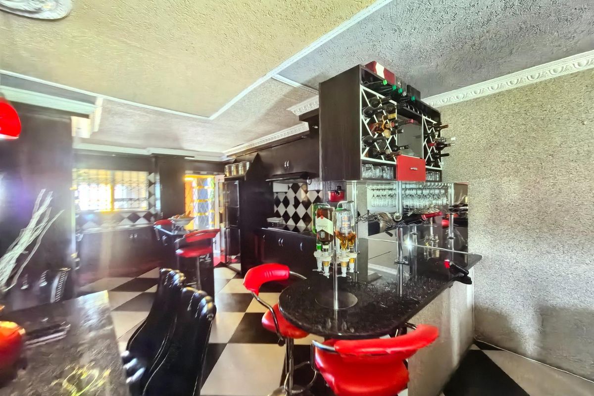 A Bold, Beautiful And Functional 3 Bedroom Home in Osizweni B - Photo 4