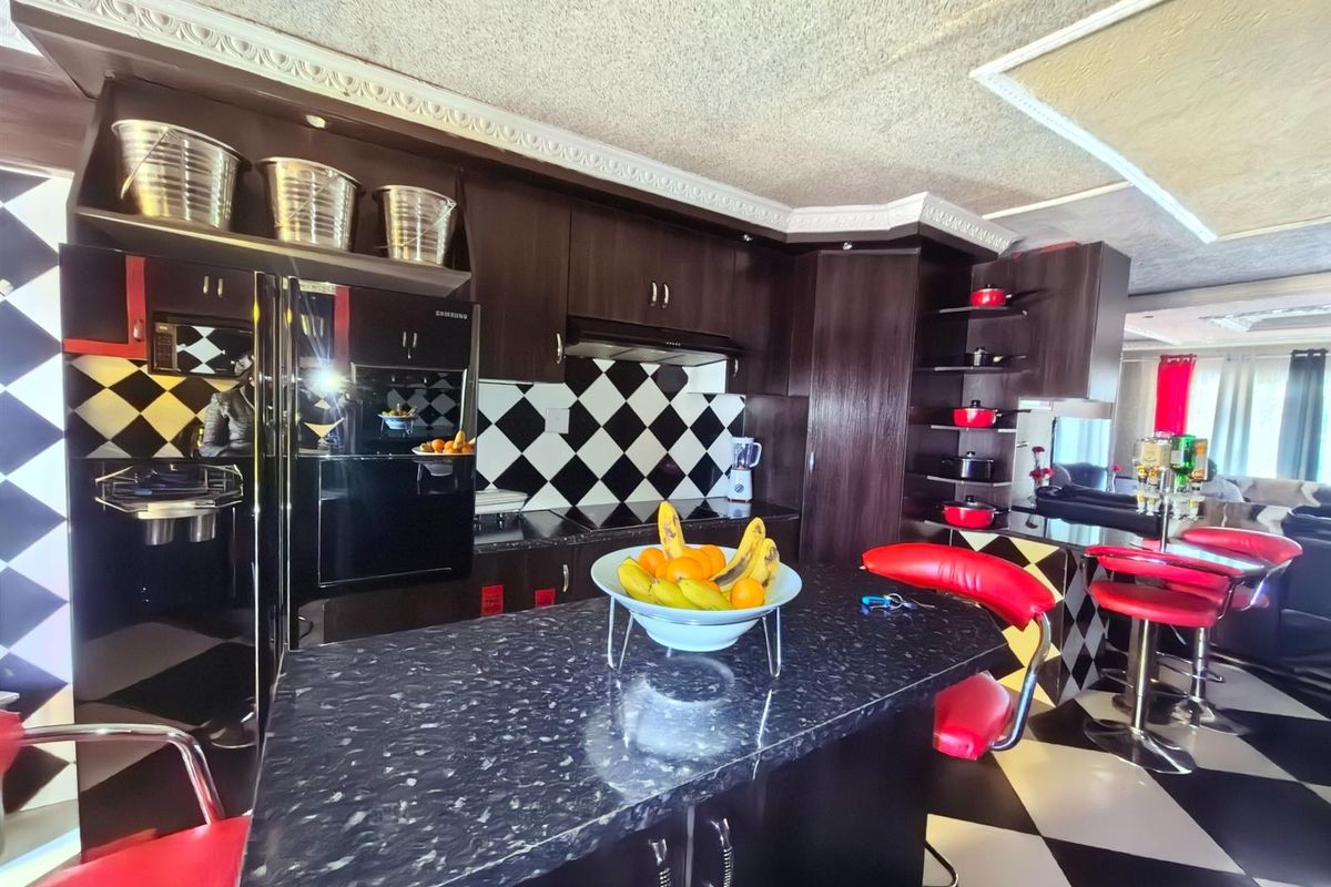 A Bold, Beautiful And Functional 3 Bedroom Home in Osizweni B - Photo 5