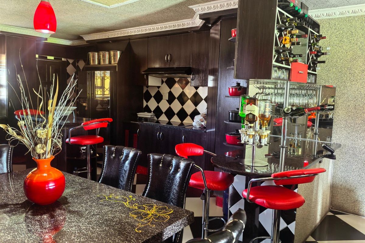 A Bold, Beautiful And Functional 3 Bedroom Home in Osizweni B - Photo 3