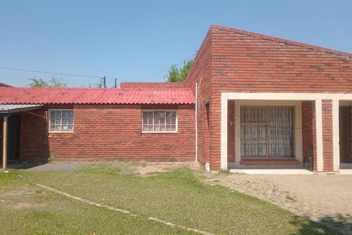 House For Sale in Fernwood, Newcastle, KwaZulu Natal - Photo 2