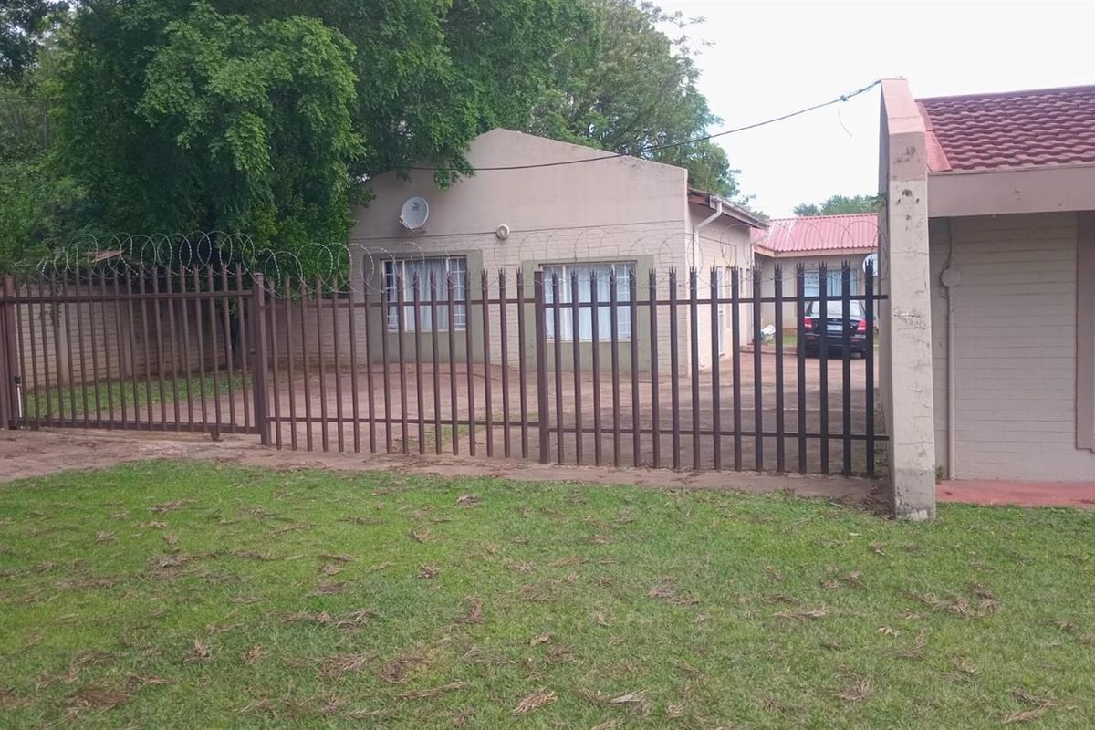 House For Sale in Newcastle Central, Newcastle, KwaZulu Natal - Photo 3