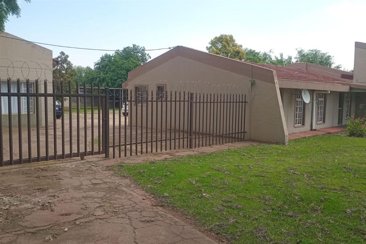 House For Sale in Newcastle Central, Newcastle, KwaZulu Natal - Photo 2