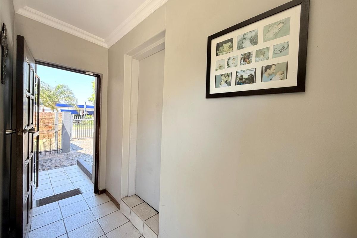 Duet with a Dash of Delight in Elarduspark!  - Photo 3