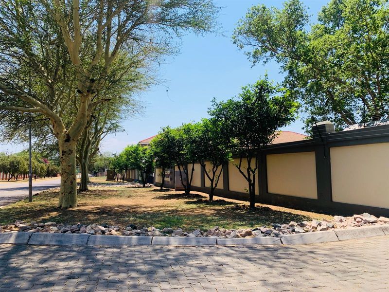 2 Bedroom Ground-floor Apartment For Sale in Heatherview, Akasia - Photo 3