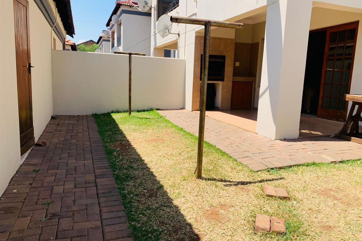 2 Bedroom Ground-floor Apartment For Sale in Heatherview, Akasia - Photo 5