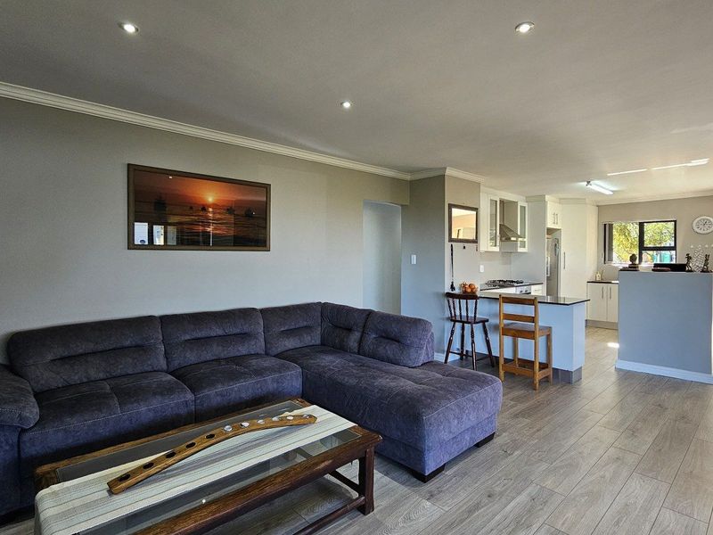 House For Sale in Jeffreys Bay - Photo 5