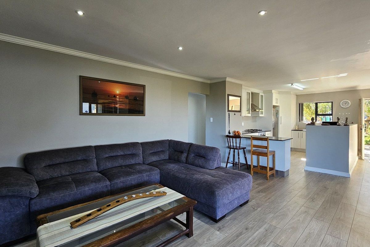 House For Sale in Jeffreys Bay - Photo 5