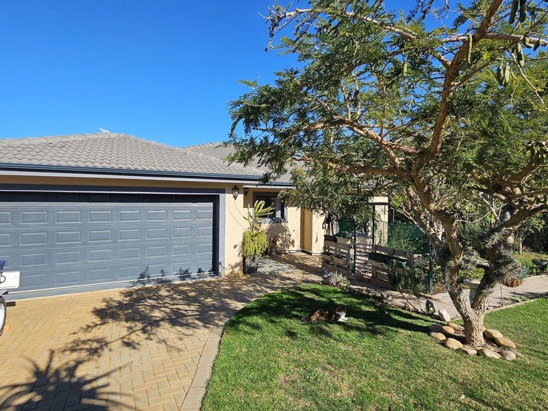 House For Sale in Jeffreys Bay - Photo 4