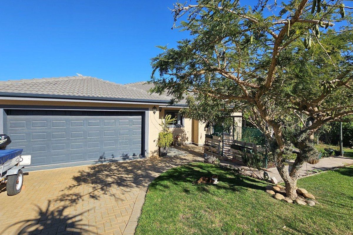 House For Sale in Jeffreys Bay - Photo 4