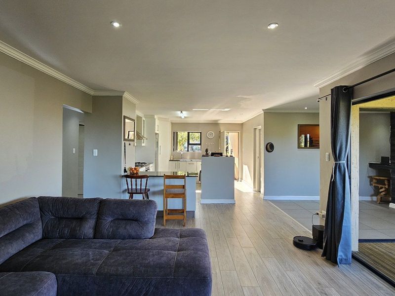 House For Sale in Jeffreys Bay - Photo 8