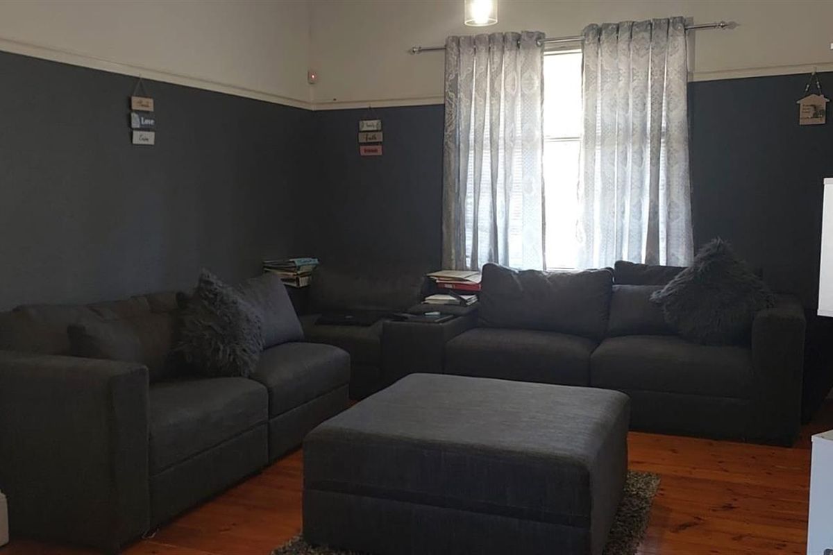 NEWLY RENOVATED!! WOW   REDUCED AND PRICED TO GO - Photo 4