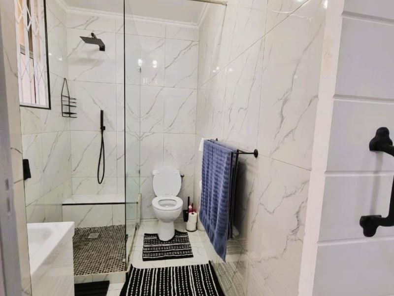 Apartment for sale across the road from the beach. - Photo 8