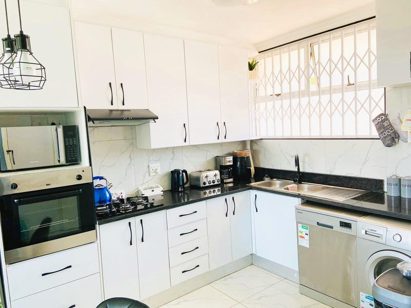 Apartment for sale across the road from the beach. - Photo 6