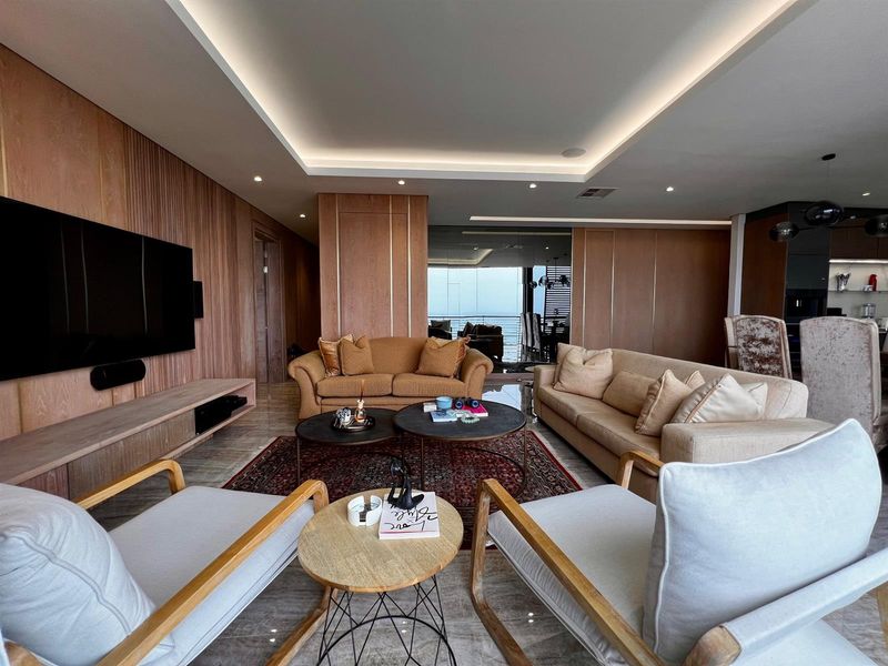 Stunning 3 Bedroom Apartment - Photo 5