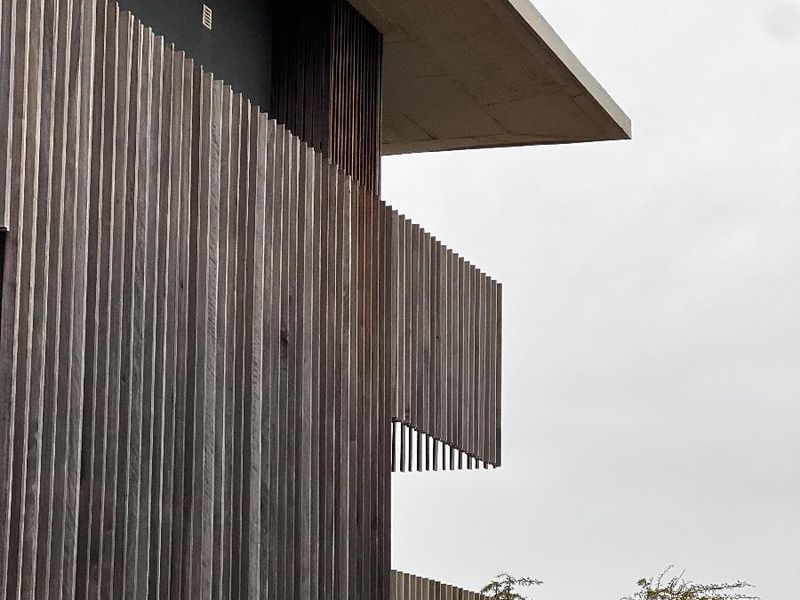 Stunning 3 Bedroom Apartment - Photo 4