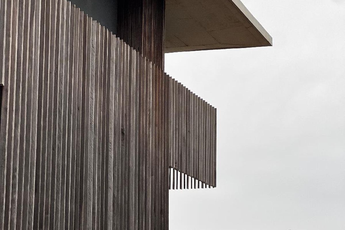 Stunning 3 Bedroom Apartment - Photo 4