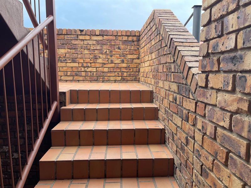 Cosy Apartment Up For Grabs in Swan-Ridge Estate!!! - Photo 6