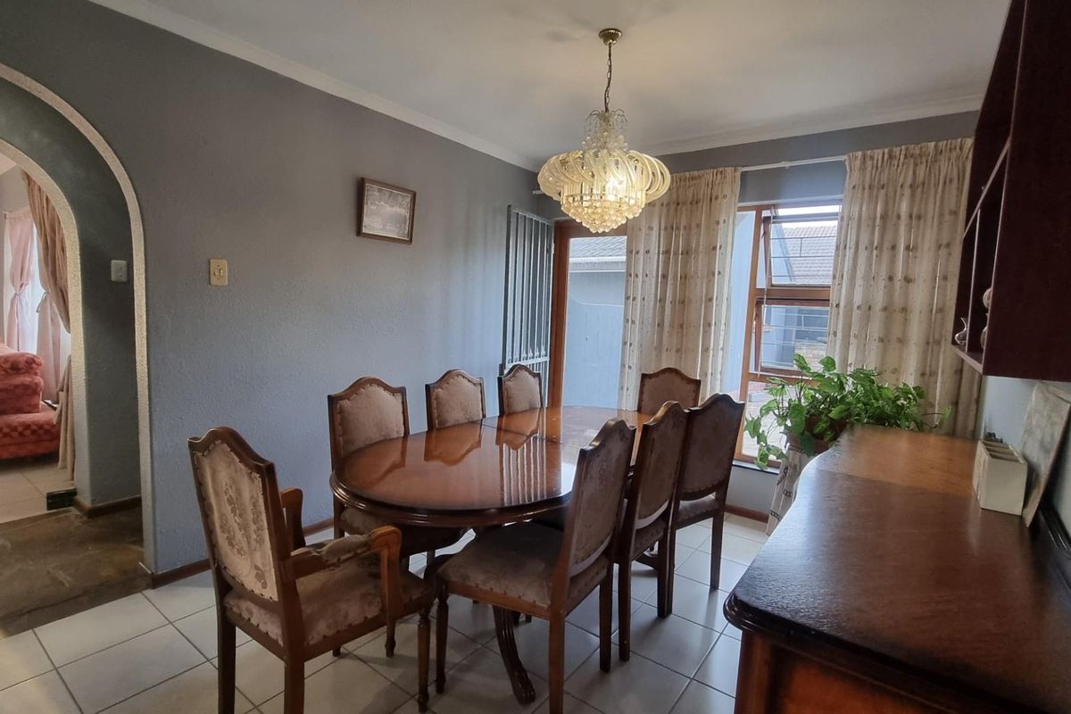 5 Bedroomed House For Sale in Welgelegen 1, Welgelegen, Parow - Photo 5