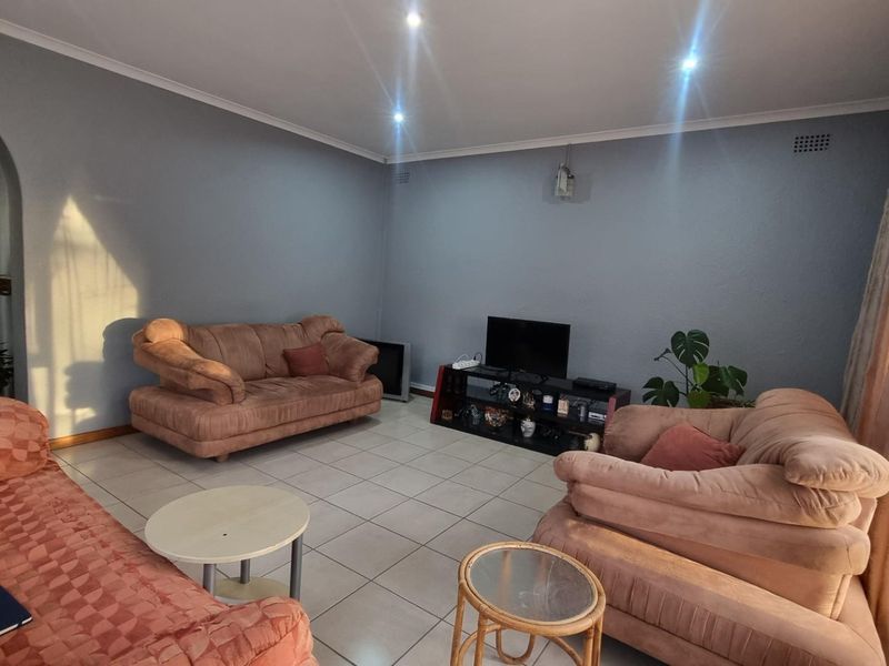 5 Bedroomed House For Sale in Welgelegen 1, Welgelegen, Parow - Photo 3