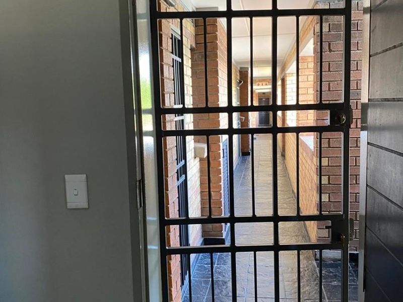 Apartment For Sale in Heuweloord, Centurion - Photo 6