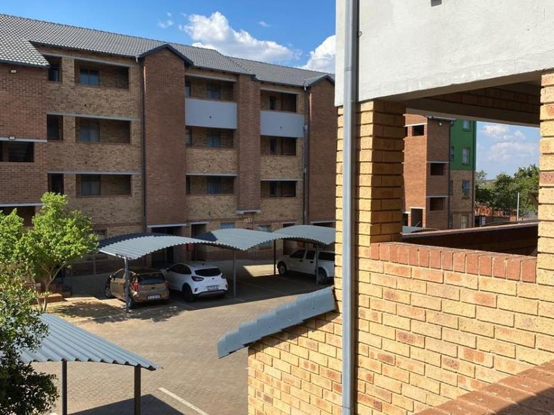 Apartment For Sale in Heuweloord, Centurion - Photo 2