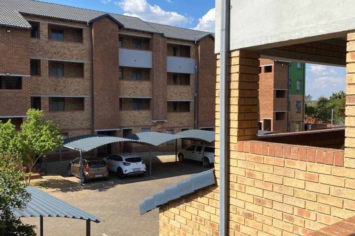 Apartment For Sale in Heuweloord, Centurion - Photo 2
