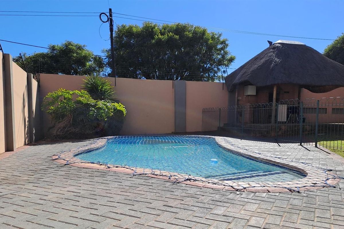 Spacious 4-Bedroom Family Home with Modern Finishes and Superb Entertainment Area - Photo 4