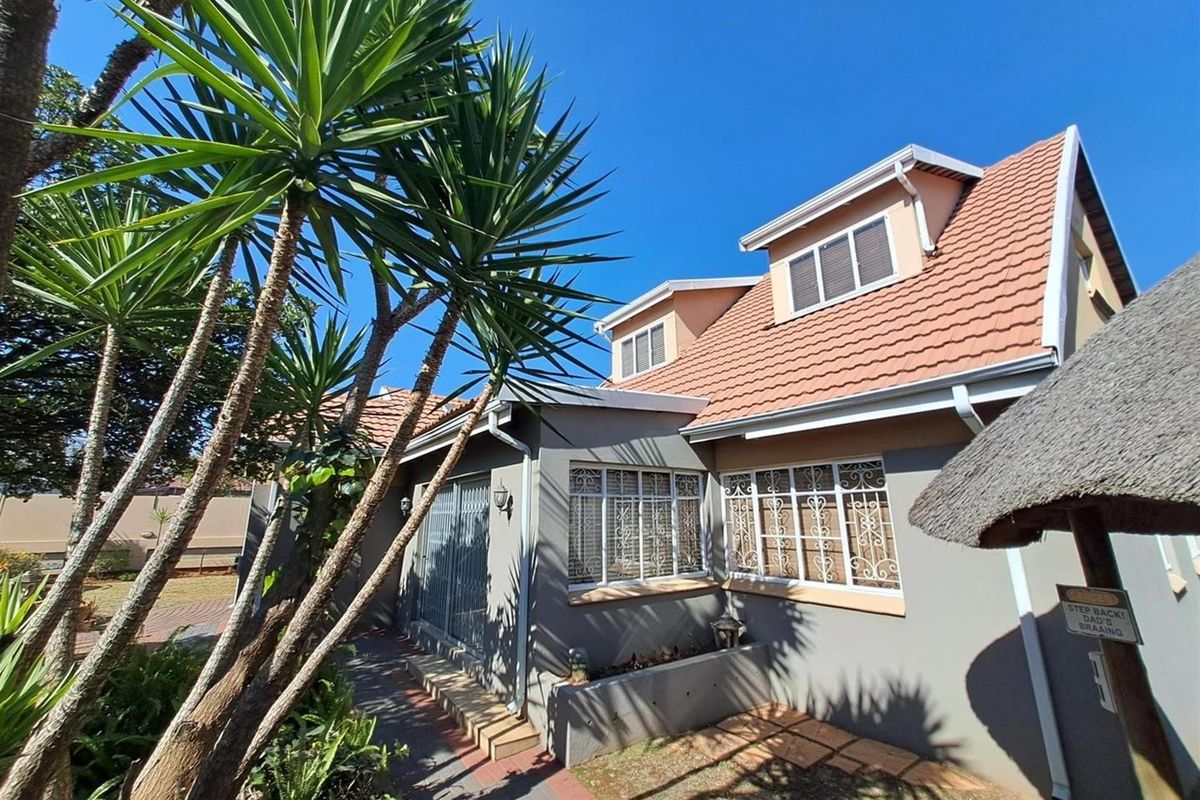 Spacious 4-Bedroom Family Home with Modern Finishes and Superb Entertainment Area - Photo 2