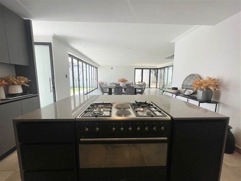 Elegant 4 Bedroom Luxury Residence with Private Garden, Staff Quarters and Upstairs Sunroom Retreat - Photo 9