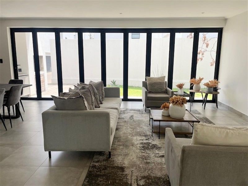 Elegant 4 Bedroom Luxury Residence with Private Garden, Staff Quarters and Upstairs Sunroom Retreat - Photo 5