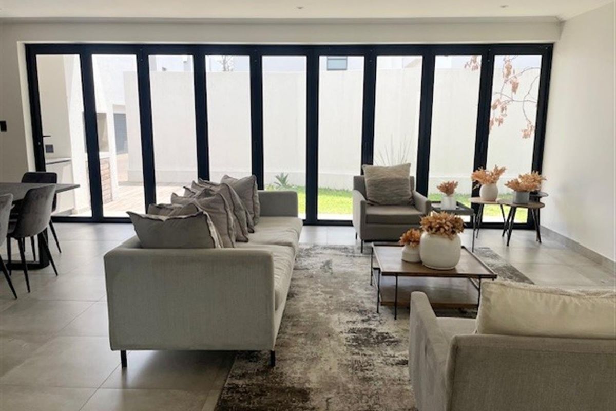 Elegant 4 Bedroom Luxury Residence with Private Garden, Staff Quarters and Upstairs Sunroom Retreat - Photo 5