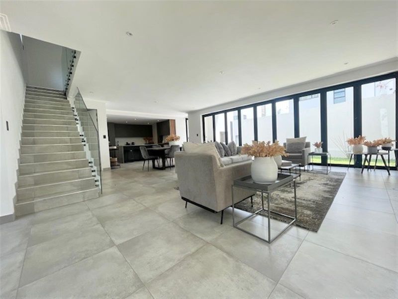 Elegant 4 Bedroom Luxury Residence with Private Garden, Staff Quarters and Upstairs Sunroom Retreat - Photo 3