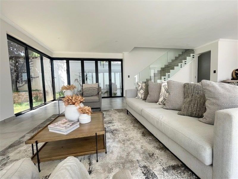 Elegant 4 Bedroom Luxury Residence with Private Garden, Staff Quarters and Upstairs Sunroom Retreat - Photo 4