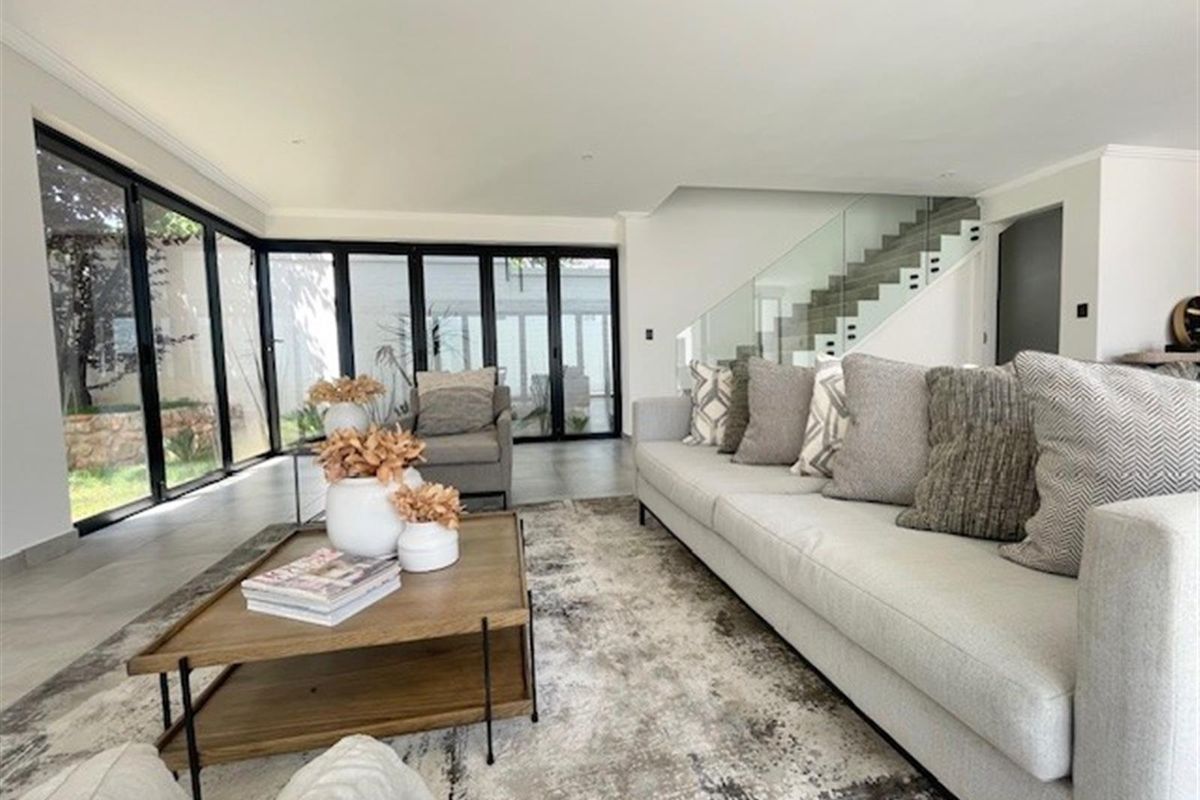 Elegant 4 Bedroom Luxury Residence with Private Garden, Staff Quarters and Upstairs Sunroom Retreat - Photo 4