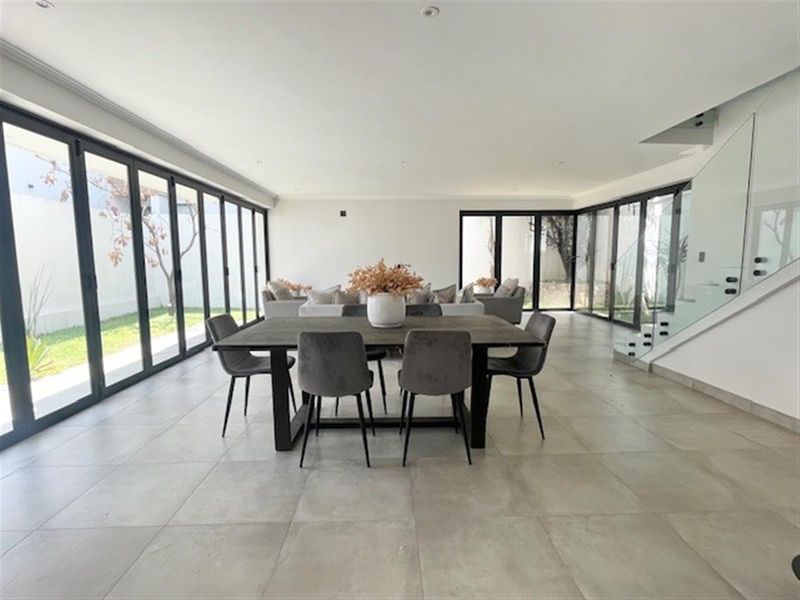 Elegant 4 Bedroom Luxury Residence with Private Garden, Staff Quarters and Upstairs Sunroom Retreat - Photo 2