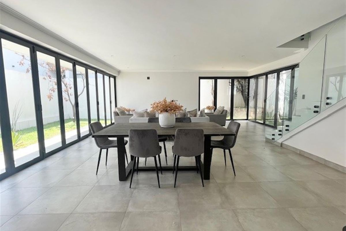 Elegant 4 Bedroom Luxury Residence with Private Garden, Staff Quarters and Upstairs Sunroom Retreat - Photo 2