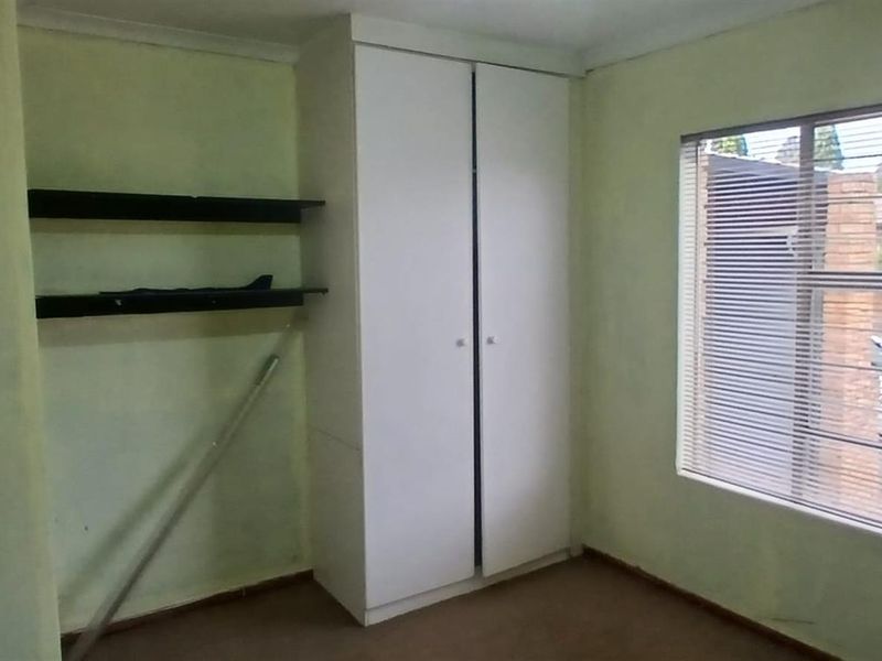 Townhouse For Sale in Honeydew, Roodepoort - Photo 9