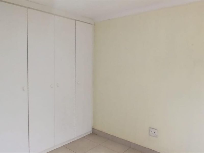 Townhouse For Sale in Honeydew, Roodepoort - Photo 6