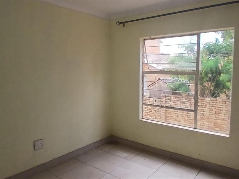 Townhouse For Sale in Honeydew, Roodepoort - Photo 5