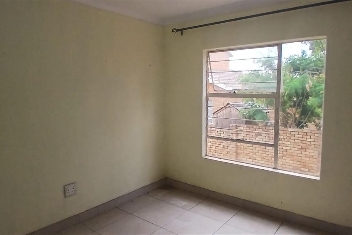 Townhouse For Sale in Honeydew, Roodepoort - Photo 5