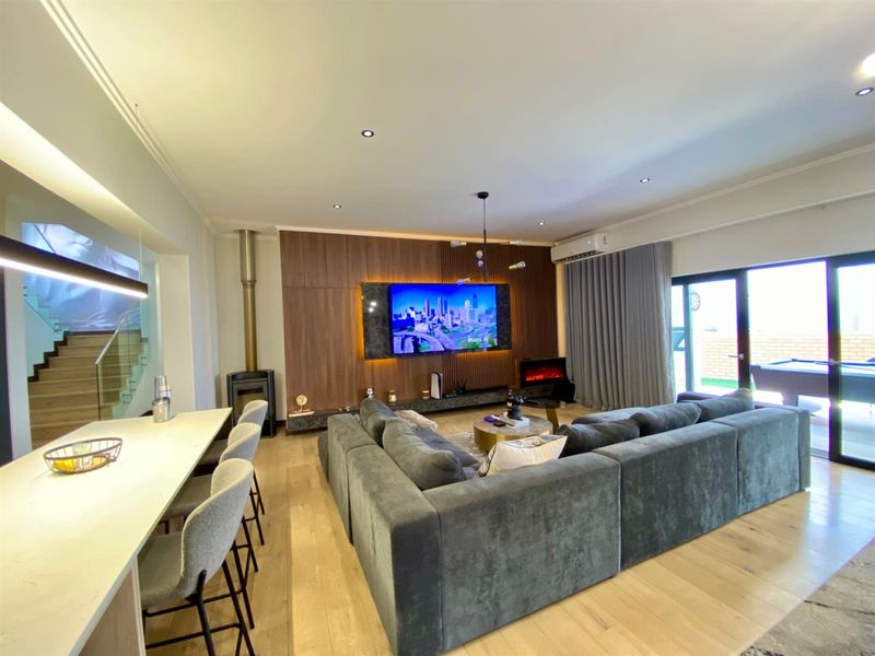 3 Bedroom Home For Sale in Bryanston, Sandton - Photo 5